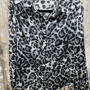 Halara Women’s Black & Gray Leopard Print Button-Up Shirt BRAND NEW Size Medium